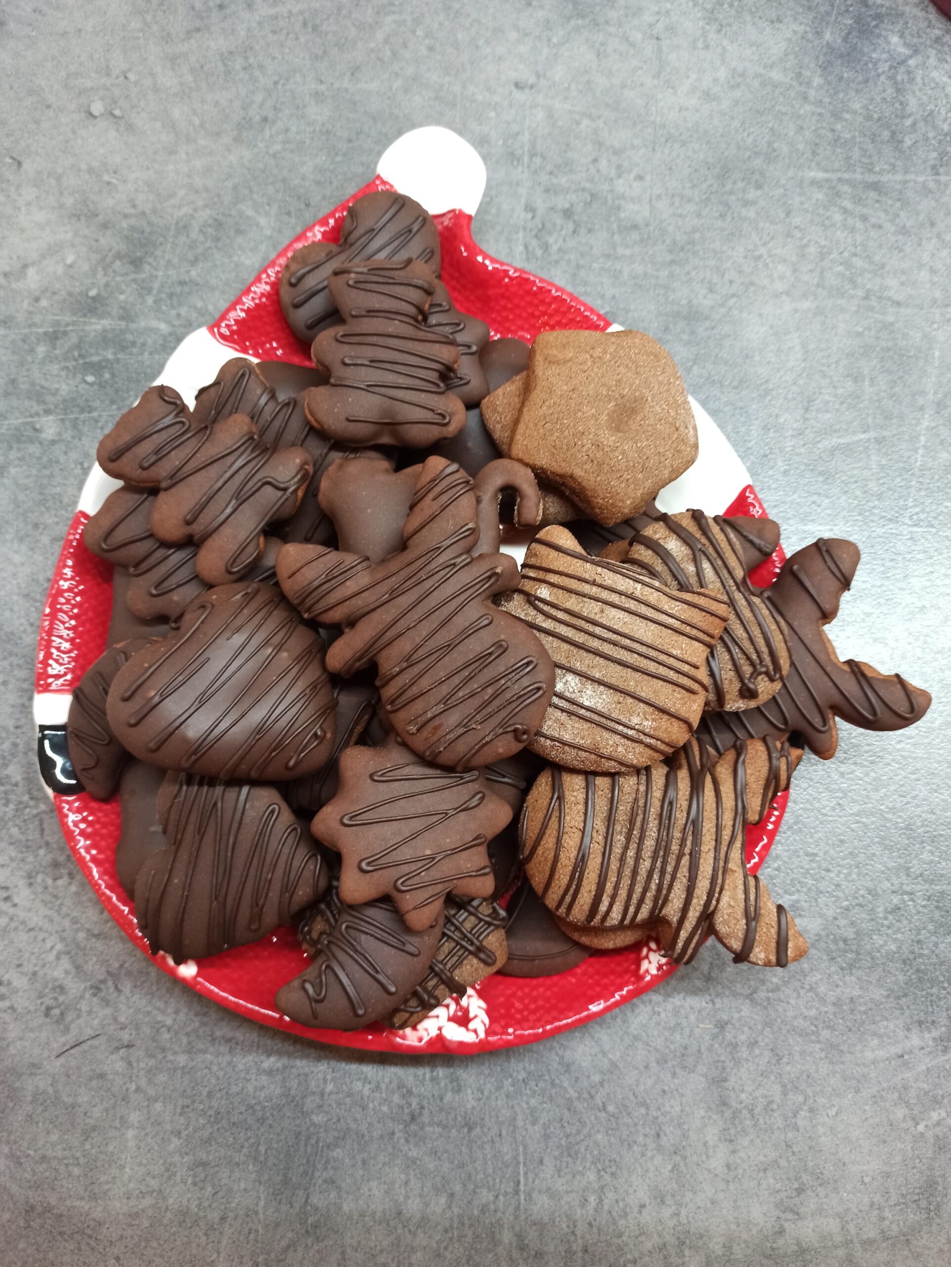 Miękkie nadziewane pierniczki w polewie czekoladowej